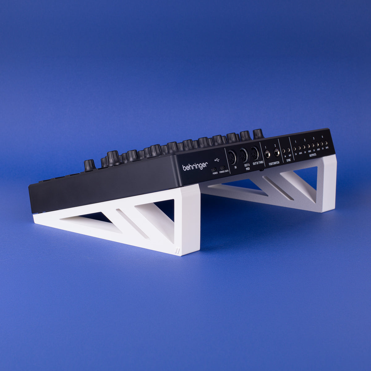 Behringer BCR32 Stand – 15° – White