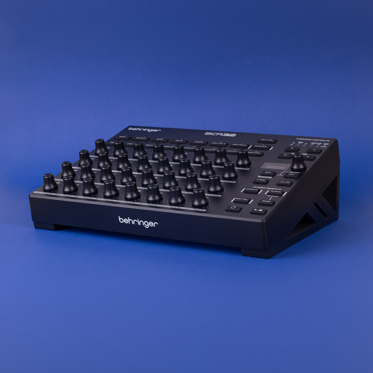 Behringer BCR32 Stand – 15° – Black