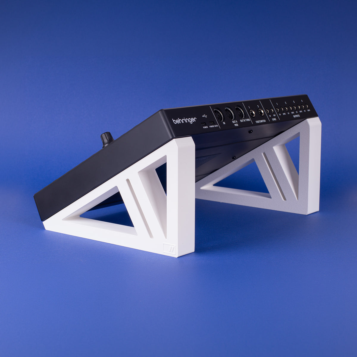 Behringer BCR32 Stand – 30° – White