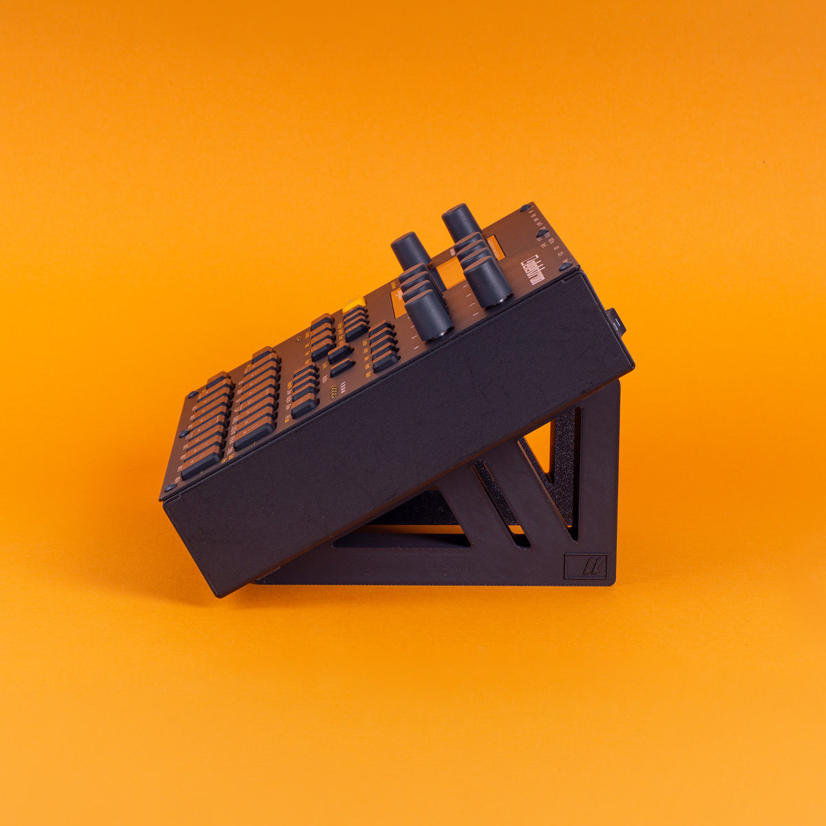 Elektron Digitakt Stand – 30° – Black
