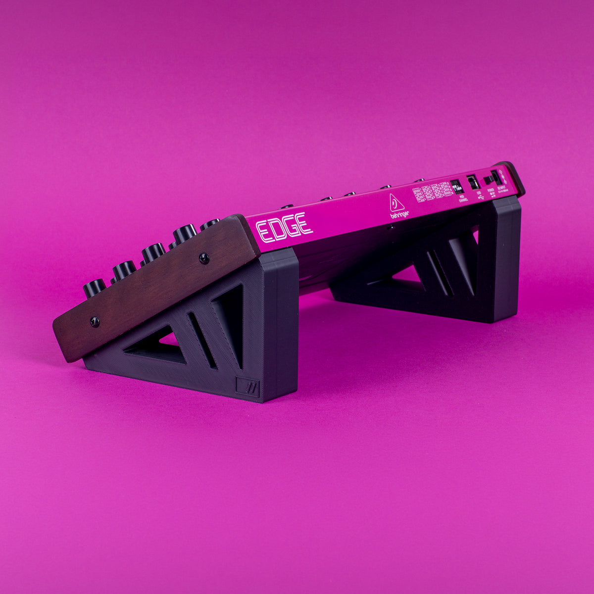Behringer Edge Stand – 30° – Black