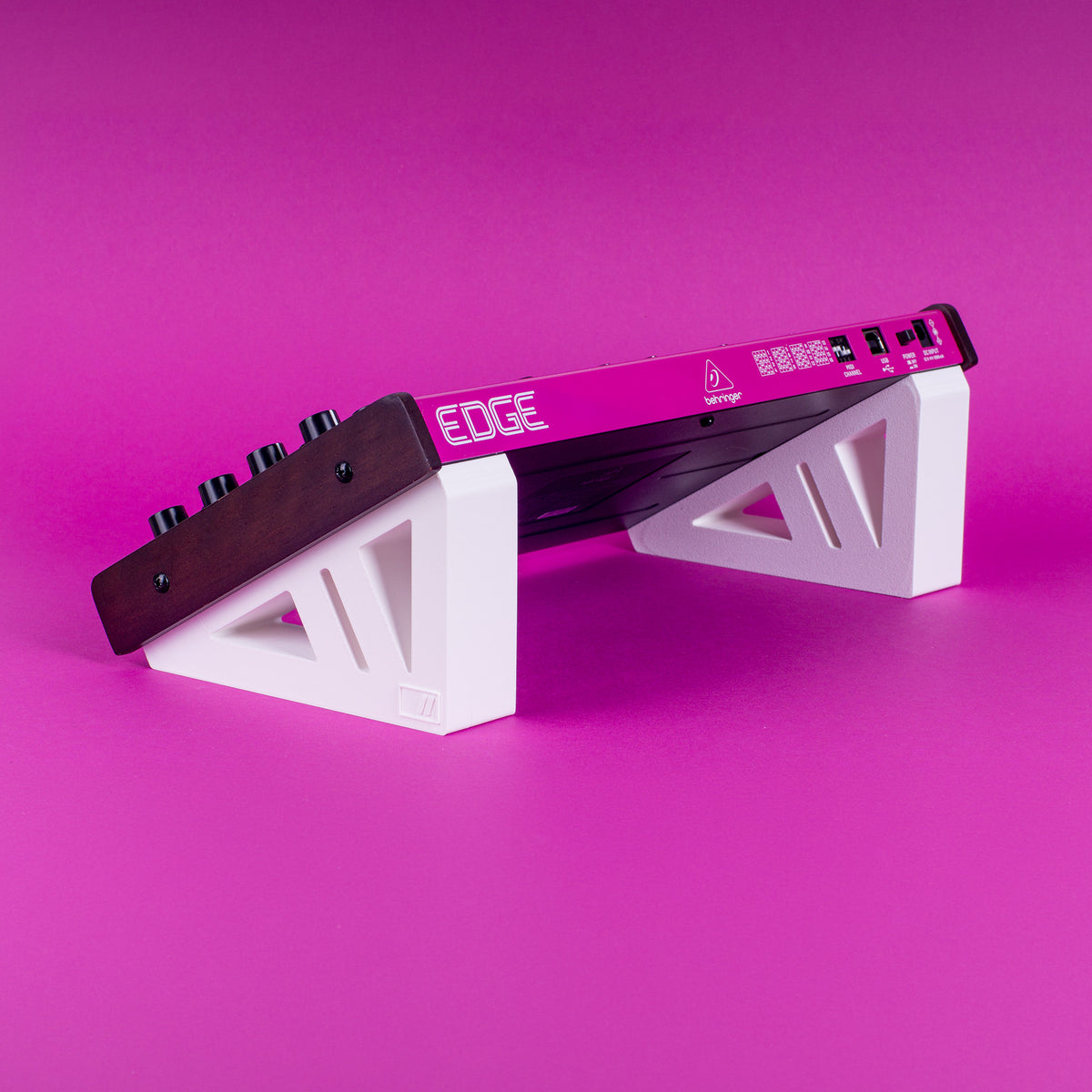 Behringer Edge Stand – 30° – White
