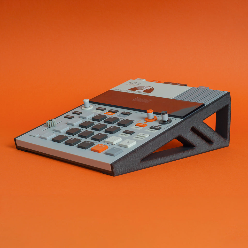 Teenage Engineering EP–133 K.O. II Stand – 15° –Black