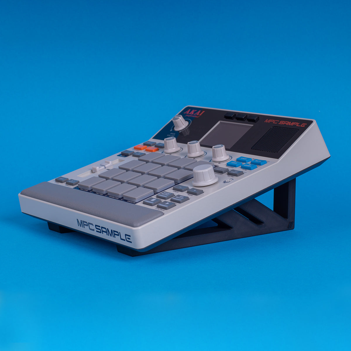 Akai MPC Sample Stand – 15° – Black
