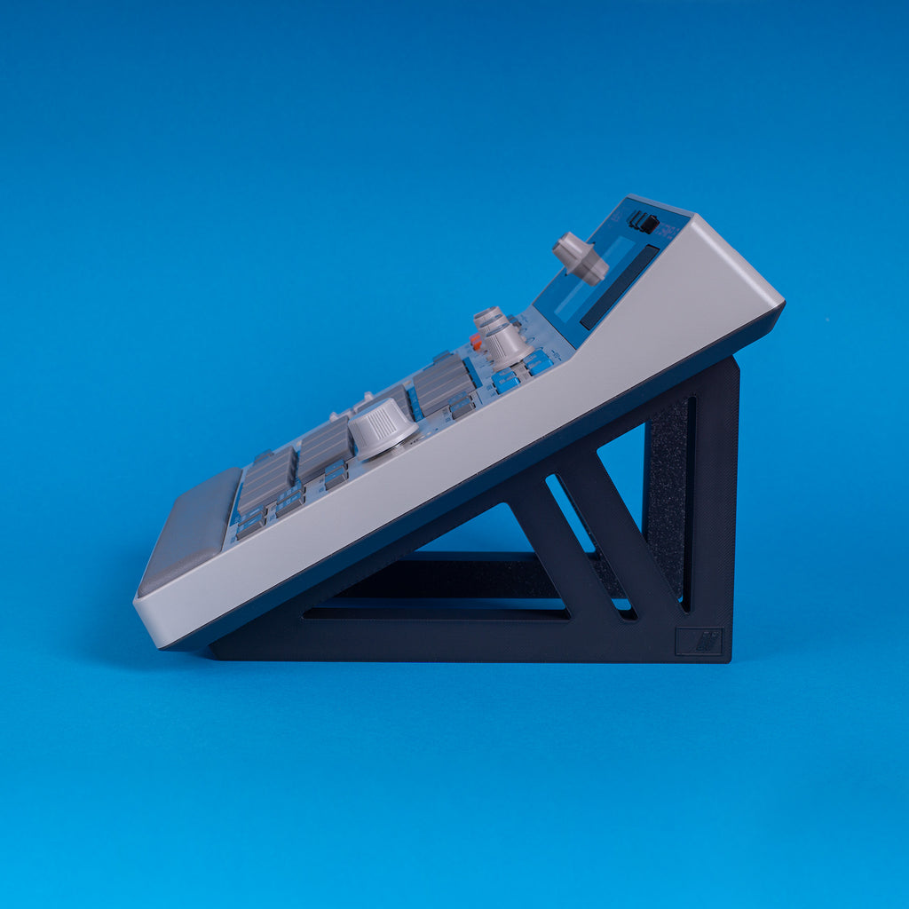 Akai MPC Sample Stand – 30° – Black