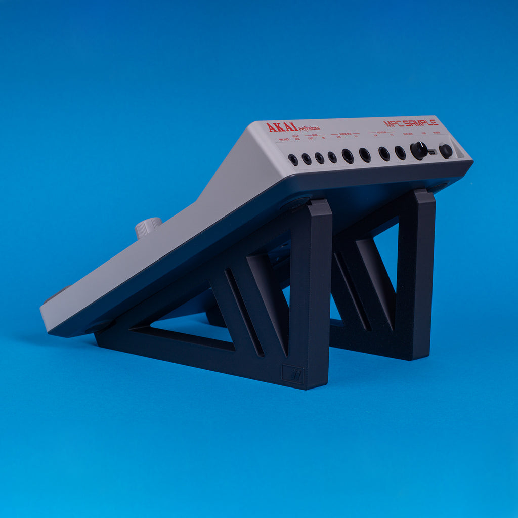 Akai MPC Sample Stand – 30° – Black