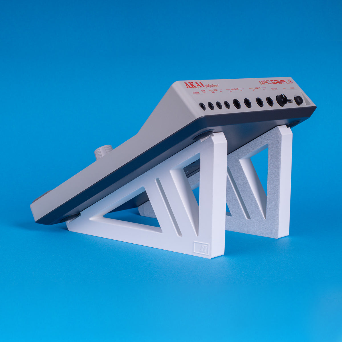 Akai MPC Sample Stand – 30° – White
