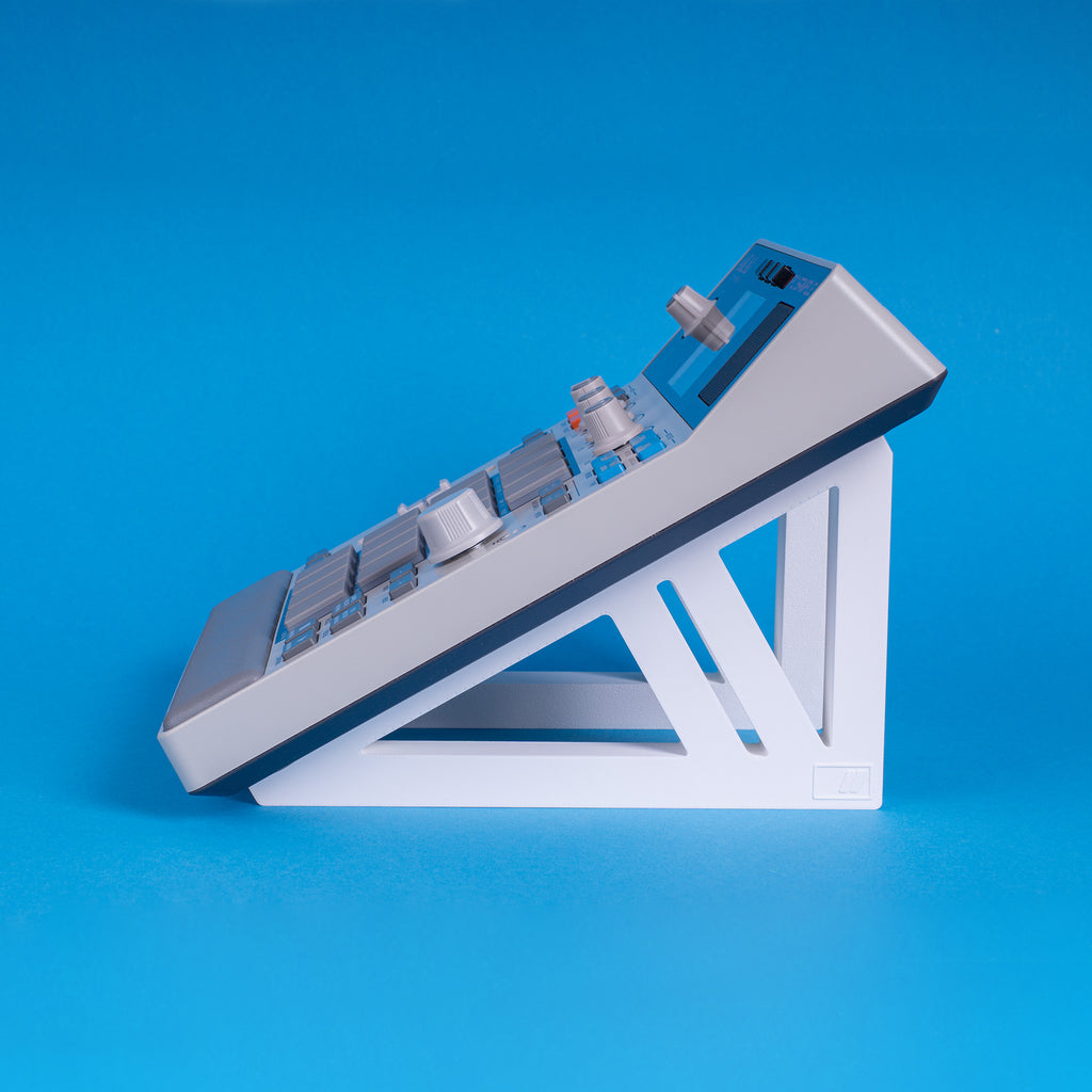 Akai MPC Sample Stand – 30° – White