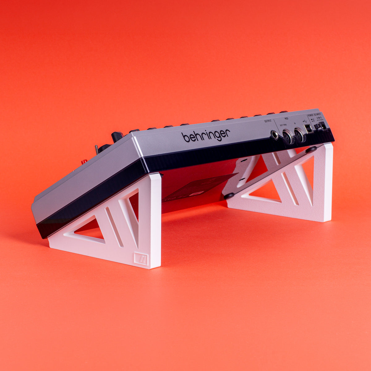 Behringer TD-3-MO Stand – 30° – White